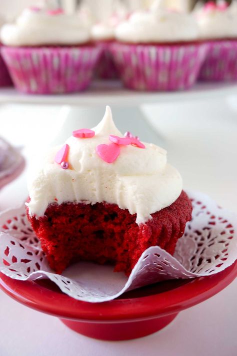 You’ll LOVE this moist Red Velvet Cupcakes Recipe! It’s perfect any time of the year, plus they’re completely homemade and cost just 70¢ per cupcake to make! Homemade Red Velvet Cupcakes, Moist Red Velvet Cupcakes, Red Velvet Cupcakes Recipe, Christmas Cupcakes Recipes, Red Velvet Recipes, Panna Cotta Recipe, Cupcakes With Cream Cheese Frosting, Christmas Cake Designs, Mini Tortillas