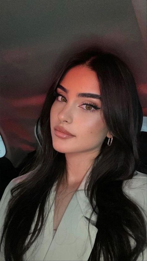 Italian Character Inspiration, Ivana Santacruz, No Make Up Make Up Look, Light Makeup Looks, Arab Beauty, Fancy Makeup, Long Faces, Ideas For Instagram Photos, American Beauty