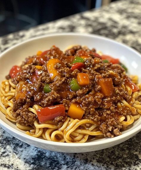 Sweet Chili Beef Noodles Sweet Thai Chili Ground Beef, Sweet Chili Noodles, Sweet Chili Beef, Chili Noodles, Noodles Homemade, Chicken Linguine, Chili Beef, Ground Beef Chili, Meat Chili