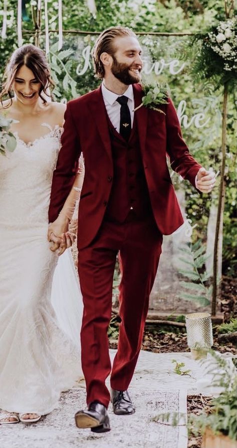 Maroon Best Man Suit, Burgundy Red Suit Men, Red Best Man Suit, Men’s Wedding Suits Red, Mens Red Wedding Suits, Wine Red Groom Suit, Crimson Suit Men, Red And Green Groomsmen Attire, Red Suit For Men Wedding