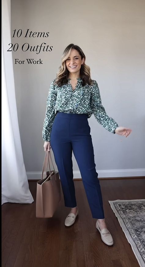 Jean Professional Outfit, Black Top Work Outfit, Blue Dress Pants Outfit Women Navy, Navy Blue Dress Pants Outfit Women, Blue Pants Work Outfit Women, Blue Dress Pants Outfit, Minimalist Casual Outfit, Outfit Formal Mujer, Work Attire Women