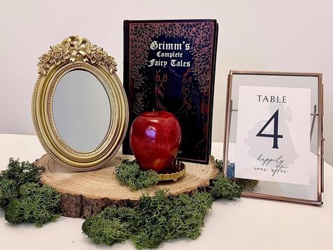 White Wedding Centrepiece, Snow White Centerpiece, Coloured Mirror, Lounge Wedding, Disney Prom, Snow White Wedding, Snow White Birthday Party, Disney World Wedding, Wedding Centrepiece