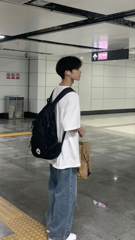 Asian Male Fashion Street Style, Asian Spring Outfits, Mens Outfit Inspiration Casual Styles, Chinese Boy Outfit, Asian Boy Outfits, Asian Men Outfit, Korean Boy Style, Korean Boy Fashion, Korean Men Outfit