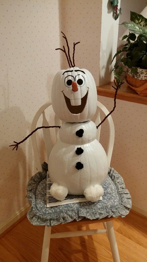 Olaf pumpkin! Diy Disney Pumpkins, Olaf Pumpkin Decorating, Snowman Pumpkin Painting, Angel Pumpkin Decorating, Disney Character Pumpkins, Olaf Pumpkin Painting, Frozen Pumpkin Decorating, Pumpkin Painting Characters, Olaf Pumpkin Carving