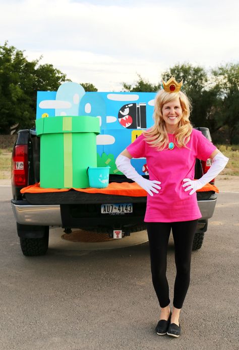 Mario Trunk Or Treat, Mario Costume Diy, Princess Peach Costume Diy, Trunk Or Treat Halloween, Mario Halloween Costumes, Super Mario Costumes, Halloween Car Decorations, Princess Peach Costume, Luigi Costume