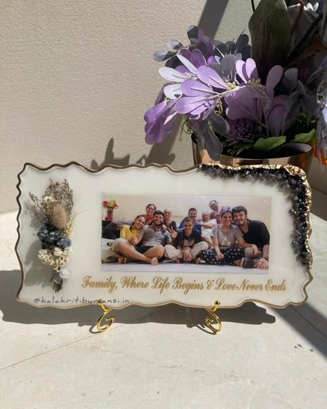 “When family gets together, we can solve every negative thing arrives 🦋👍🏻!! “ (📍last video for details) Give your family this beautiful frame with the memory photo of your togetherness ❤️!! Dm us for order 💖! #familygifts #resingifts #familyoccasion #giftforfamily #resinframeideas #familygiftideas #ideas #standingframe #resingifts #resingiftideas #giftinbudget #uniquegifts #ａｅｓｔｈｅｔｉｃ #reelsinstagram #transition #arttransition #transitipnreel #reelitfeelit #supportsmallbusiness #smallbusi... Resin Family Photo Frame, Family Resin Art, Epoxy Resin Picture Frame, Epoxy Resin Photo Frame, Photo In Resin, Family Frame Ideas, Resin Art Projects, Photo Resin Art, Resin Photo Frame Ideas