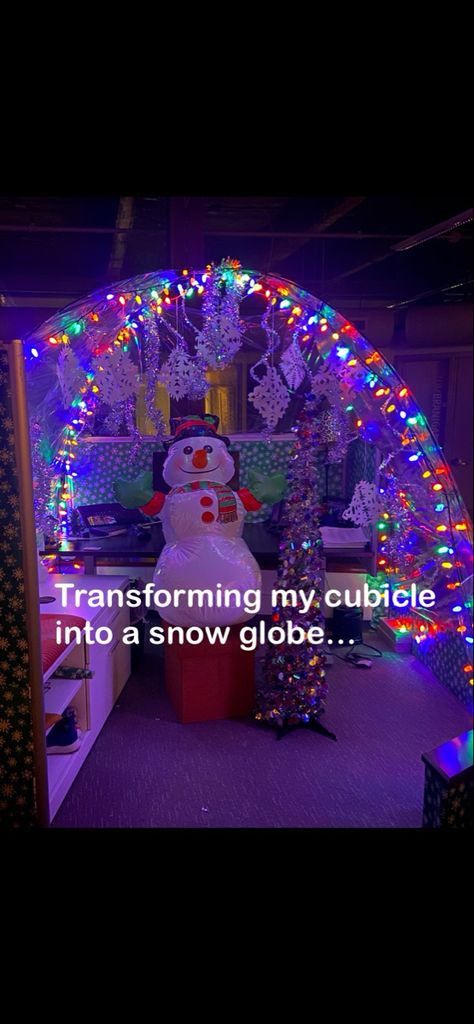 Snowman Cubicle Ideas, Snow Globe Cubicle Decoration, Snow Globe Office Cubicle, Snowglobe Office Decoration, Christmas Cubicle Ideas, Cubical Christmas Decorations Ideas, Cubical Christmas Decorations, Cubicle Christmas Decorations Contest, Office Gingerbread House Cubicle