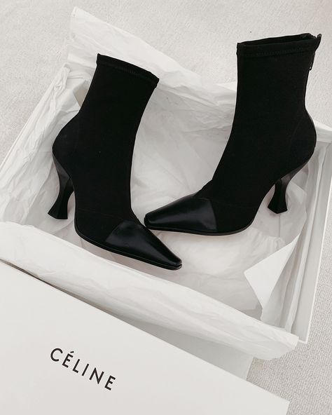 Celine Madame Boots, Celine Aesthetic, Celine Boots, Glamouröse Outfits, Mode Ulzzang, Celine Shoes, Shoe Inspiration, Shoe Inspo, Crazy Shoes