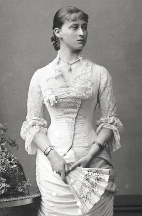 Elisabeth Elisabeth Feodorovna, Victoria Of Hesse, Elizabeth Feodorovna, 1870s Dress, Moda Steampunk, Princess Louise, House Of Romanov, Royal Women, Princess Alice