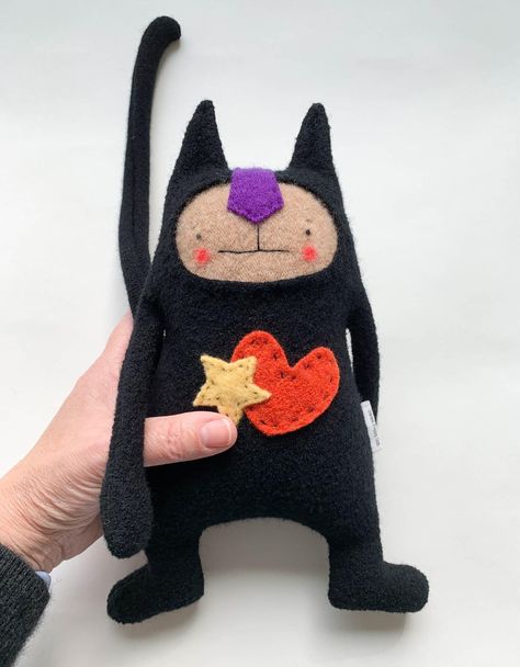 Recycled Stuffed Animals, Funky Stuffed Animals, Hand Sewn Stuffies, Diy Cat Plush, Hand Sewn Plush, Hand Sewn Plushies, Hand Sewn Stuffed Animals, Sewn Stuffed Animals, Felt Plushies Pattern