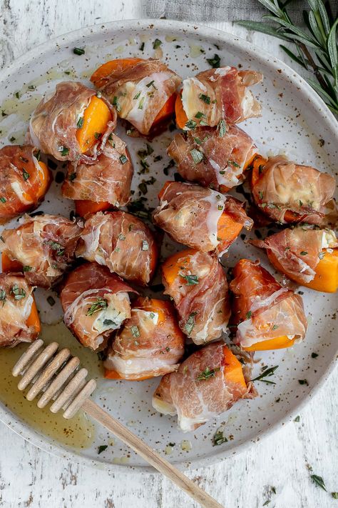 Savory Persimmon Recipes, Persimmon Puff Pastry, Persimmon Appetizer, Persimmon Toast, Fuyu Persimmon Recipes, Persimmons Recipes, Prosciutto Wrapped Pears, Winter Sides, Prosciutto Recipes