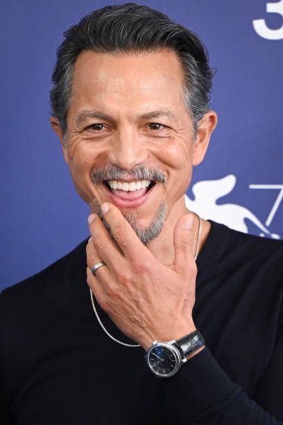 Benjamin Bratt 90s, Male Actors Over 40, Acotar Cast, 2000s Crushes, Benjamin Bratt, Childhood Crushes, Latino Men, Hello Handsome, Smash Cake