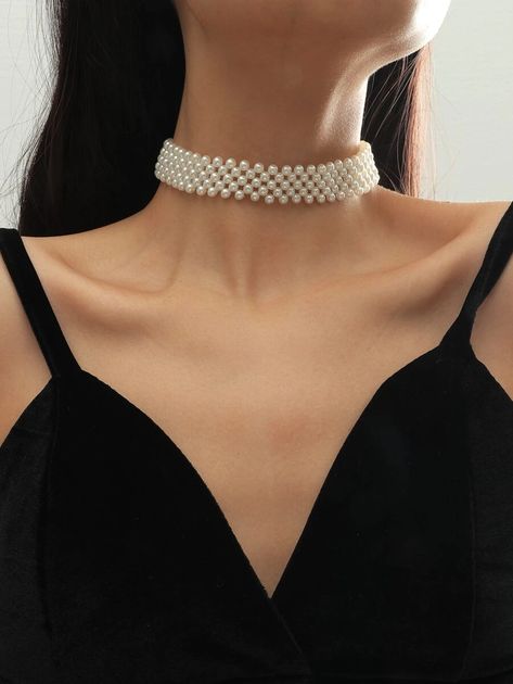 Diy Pearl Necklace, Pearl Necklace Choker, White Choker, Necklace With Pearls, Choker Necklace Designs, Sibu, Beaded Jewels, White Pearl Necklace, Neck Jewellery