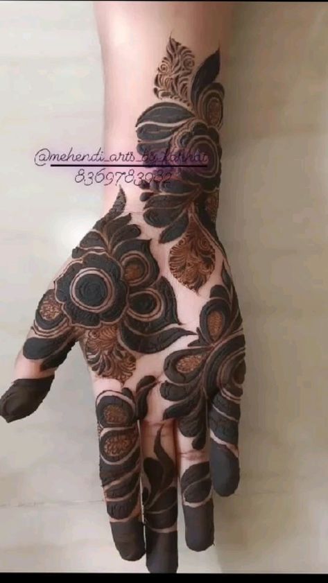 Latest Mehandi Design For Girl, Mehendi Designs For Girls Front Hand, Mehndi Designs Simple Bridal, Right Hand Mehndi Design Palm, Khafif Mehndi Design Front Hand Easy, Latest Simple Arabic Mehndi Designs Front Hand, Mahendi Designs Latest Back Hand Arabic, Arabic Designs Mehndi Simple, Mehndi Designs Palm Simple