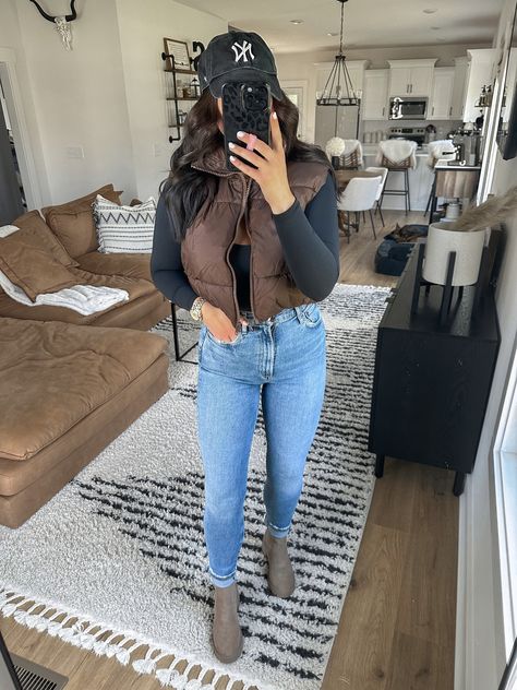 Gray Body Suit Outfit, Cropped Jeans And Boots Outfit, Chelsea Boots Outfit Women Fall, Brewery Outfit Fall, Puffer Vest Outfit Fall, Brewery Outfits, Cropped Vest Outfit, Cropped Puffer Vest Outfit, Brown Puffer Vest Outfit