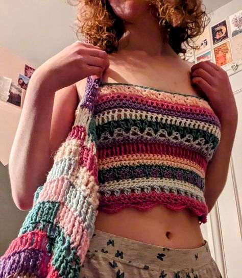 Crochet Top Two Colors, Crochet Eras Tour Outfit, Multicolor Crochet Top, Crochet Wardrobe, Craft Clothes, Multicolor Crochet, Finger Crochet, Crochet Tank Tops, Upcycling Fashion