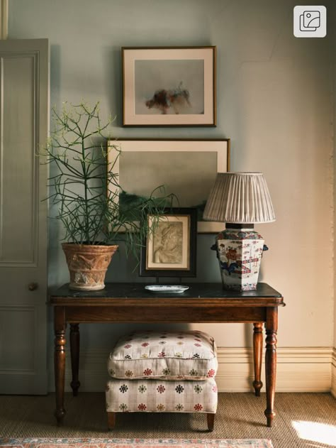 English Country Interior Design Style, Frederic Magazine, English Country Interiors, Peter Dunham, Robert Kime, Country Interior Design, Room Styling, Console Styling, Living Room Renovation