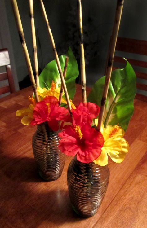 "Quick DIY Tropical Centerpiece" ~Not super tall bamboo stalks. Tropical Wedding Arch, Rasta Party, Caribbean Party, Tropical Centerpieces, Diy Centerpiece, Luau Theme Party, Luau Birthday Party, Fiesta Tropical, Luau Theme