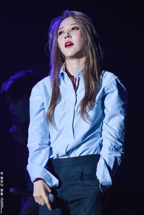 Moonbyul | Mamamoo | F/W Concert in Daegu Mamamoo Moonbyul, Solar Mamamoo, Pop Idol, Girl Crushes, Girl Crush, K Idols, Korean Girl, South Korean Girls, Kpop Girls