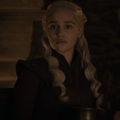 daenerys targaryen Daenerys Targaryen Smiling, Daenerys Targaryen Icons Dark, Dany Targaryen, Daenerys Icon, Cregan Stark, Daenerys Targaryen Icons, Smile Icon, Dragon Series, American Series