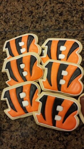 Cincinnati  Bengals cookies Bengals Cookies, Football Candy, Tailgate Treats, Basketball Cookies, Football Party Foods, Football Cookies, Cookie Craft, Bengals Football, Rock Star Party