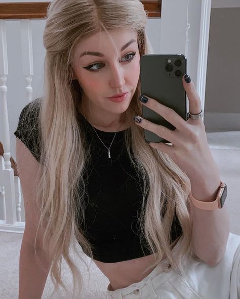 Clare Siobhan, Youtubers, Real Life, Podcast, Mirror Selfie, Celebrities, Quick Saves