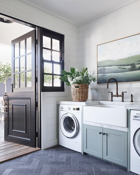 Dream Laundry Room, Greenhouse Interiors, Mudroom Laundry Room, Farmhouse Laundry Room, Farmhouse Laundry, Laundry Ideas, Laundry Room Cabinets, Laundry Mudroom, Mudroom Laundry