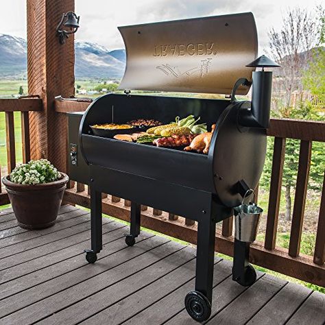 Traeger Grill Reviews - Traeger TFB65LZBC Texas Elite 34 Wood Pellet Grill and Smoker Traeger Smoker, Best Smoker, Pellet Grills Smokers, Outdoor Cooker, Charcoal Smoker, Pellet Smokers, Wood Pellet Grills, Fire Food, Wood Pellet