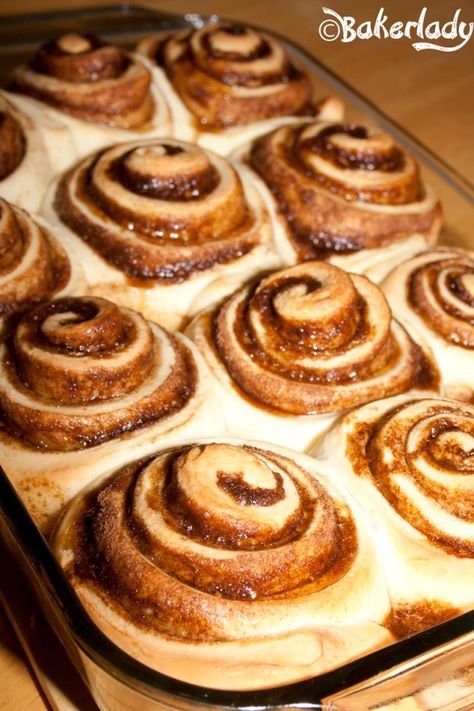 Farmers Market Cinnamon Rolls, Pudding Cinnamon Rolls, Exercise Food, Cinnamon Bun Recipe, Cinnabon Cinnamon Rolls, Cinnamon Roll Recipe Homemade, Best Cinnamon Rolls, Baked Rolls, Sweet Dough