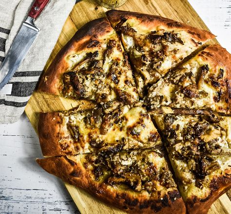 Balsamic Mushroom Pizza Recipe Mushroom Ricotta, Balsamic Mushroom, Portobello Mushroom Pizza, Mushroom Pizza Recipes, Ricotta Pizza, Balsamic Mushrooms, Focaccia Pizza, Mediterranean Spices, Marinated Mushrooms