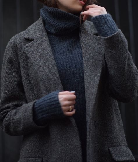 Minimalist Moda, Cardigan Blazer, Dark Academia Fashion, Academia Fashion, Fashion Mode, Looks Style, Mode Inspiration, Minimal Fashion, Dooney Bourke