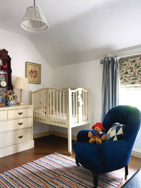 The vintage fabric for the blind in one of the children's rooms also came from The Lacquer Chest, and Emma had the cot, one of two, specially made. Alexandra Tolstoy, English Nursery, Kid Design, Traditional Nursery, English Country Decor, Stylish Nursery, London House, Bunk Room, Cottage Interiors