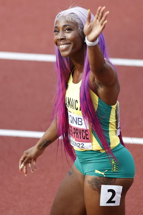 Shelly Ann Fraser Pryce, Muscle Mami, Track Motivation, Track Women, Female Sprinter, Track Aesthetic, Woman Athlete, Shelly Ann Fraser, Athletics Track