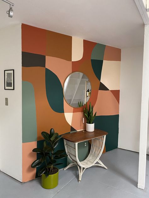 Modern Art Deco Powder Room, Easy Murals To Paint Accent Walls, Geometry Wall Paint, Cute Accent Wall Ideas, Fun Wall Painting Ideas Creative, Abstract Accent Wall, Ideas Para Pintar Paredes, Home Murals, Painted Calligraphy