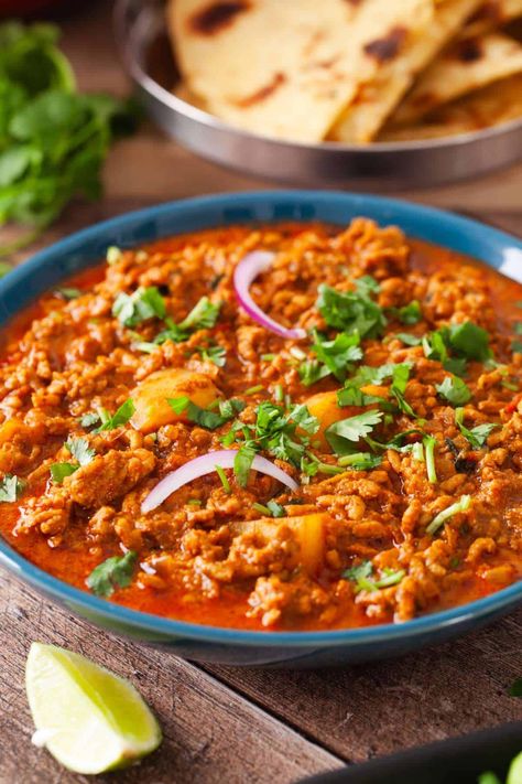 Chicken Keema (Indian Style) - Sinfully Spicy Ground Chicken Indian Recipes, One Pot Ground Chicken Recipes, Recipes Using Ground Chicken, Chicken Recipes Low Carb, Chicken Keema Recipe, Parsi Recipes, Chicken Herbs, Keema Recipe, Chicken Keema