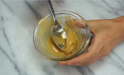 This is a guide on a DIY baking soda and honey face mask. Learn how to make a honey face mask with baking soda in this 2-step tutorial. Baking Soda And Honey Face Mask, Honey Baking Soda Face Mask, Honey And Baking Soda Mask, Facial Ideas, Diy Baking Soda, Baking Soda Mask, Honey Scrub, Baking Soda And Honey, Mask For Glowing Skin