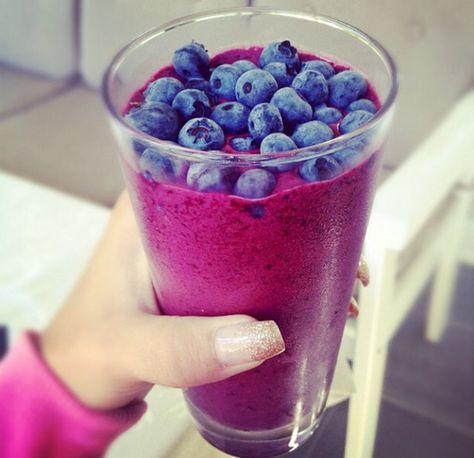 Blueberry smoothie food fruit smoothie blueberry food ideas diy food food pictures fruit art Quick Easy Smoothie Recipes, Best Protein Powder, Blueberries Smoothie, Easy Smoothie Recipes, Berry Smoothie, Smoothie Recipe, Cakepops, Fruit Smoothies, Blueberries