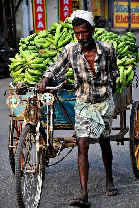 Kerala Street, College Drawing, Indian Photos, India Street, People At Work, Banana Man, Amazing India, Boho Art Drawings, God's Own Country