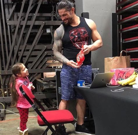 Roman Reigns Family Daughters, Roman Reigns Daughter, Roman Reigns Tattoo, Samoan Dynasty, Roman Reigns Family, Roman Reigns Smile, Joe Anoaʻi, Roman Reigns Shirtless, Roman Reigns Wwe Champion