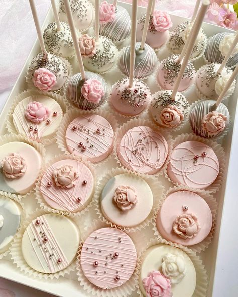 Cakepops & Oreo birthday party treats . Happy Sunday guys! . This is still one of my favorite sets made for a dessert table party… | Instagram Sweet 16 Party Treats, 60th Birthday Treats Ideas, Boho Treat Table Ideas, Sweet Sixteen Dessert Table Ideas, Rose Gold Desserts, Oreo Birthday Party, Pink Oreos, Rose Gold Sprinkles, Dessert Table Party