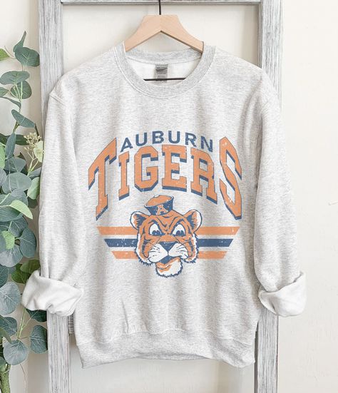 Retro Auburn sweatshirt in classic gray, oversized, unisex, Tigers, college sweatshirt Auburn Sweatshirt, Vintage College Sweatshirts, Bulldog Sweatshirt, Football Sweater, Classic Gray, College Sweatshirt, College Team, Oklahoma State, State College