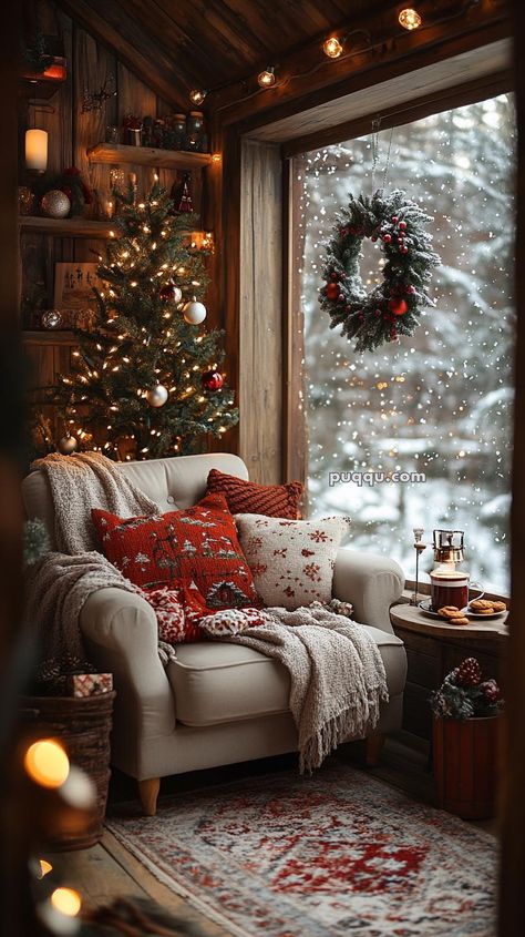 40 Elegant Gold and White Christmas Decor Ideas Cosy Christmas Living Room, Living Room With Christmas Tree, Christmas Tree Cozy, Christmas Fotos, Loft Designs, Christmas Cabin, White House Christmas, Small Christmas Tree, Cottage Christmas