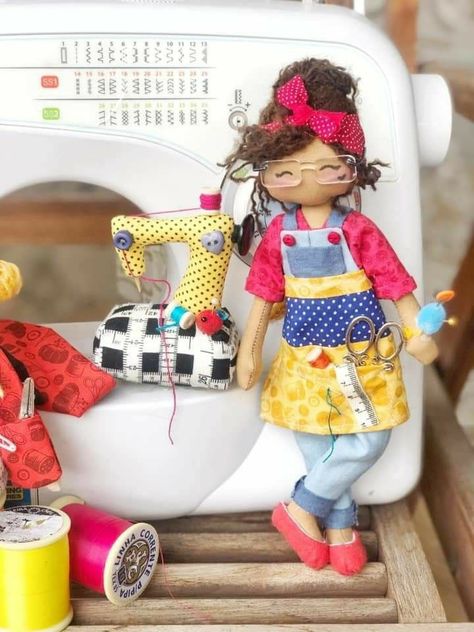 Sewing Room Design, Homemade Dolls, Cloth Dolls Handmade, Diy Craft Room, Deck Decorating Ideas, Small Sewing Projects, Cardboard Furniture, Diy Cardboard, Sewing Rooms