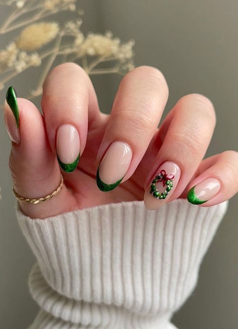 Festive Christmas Nails Archives - Page 2 of 29 - Wedding hairstyles | Wedding makeup | Nail Art Designs Nail Art Noel, Xmas Nail, December Nails, Holiday Nail Designs, Christmas Nails Easy, Cute Christmas Nails, Green Tips, Christmas Gel Nails, Nagel Tips