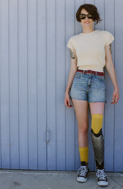 Katherine Crawford wearing her UNYQ prosthetic leg cover Prosthetic Design, Leg Drawing, Amputee Model, Orthotics And Prosthetics, Model Legs, Model Woman, Prosthetic Leg, Bionic Woman, Body Reference Poses