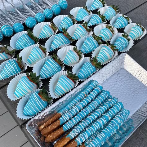 Blue Dessert Board, Blue Party Desserts, Blue Party Food Snacks, Baby Shower Desert Ideas For Boy, Baby Blue Dessert Table, Chocolate Covered Strawberries Baby Boy, Blue Sweet Treats, Baby Shower Dessert Ideas For Boys, Blue Strawberries Chocolate