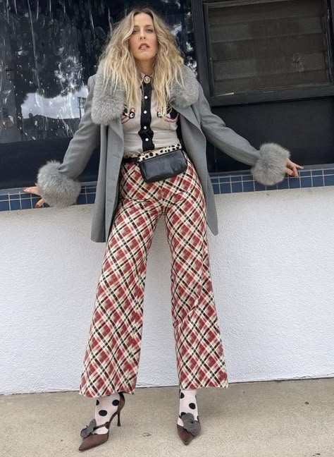 Arty Outfits Style Aesthetic, Vintage Retro Outfits, Mixed Prints Outfit, Stripe Pants Outfit, Maximalist Outfits, Head Scarf Styles, Fashion Now, Style Crush, Retro Outfits