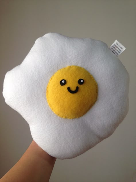 Fleece egg, huevo de fleece, hand made, hecho a mano, plushie, softie, stuffed food, pillow, cushion, almohada. Egg Plushie, Egg Pillow, Stuffed Food, Kawaii Pillow, Decor Inspiration Diy, Food Pillows, Easy Pillows, Felt Pillow, Cute Cushions