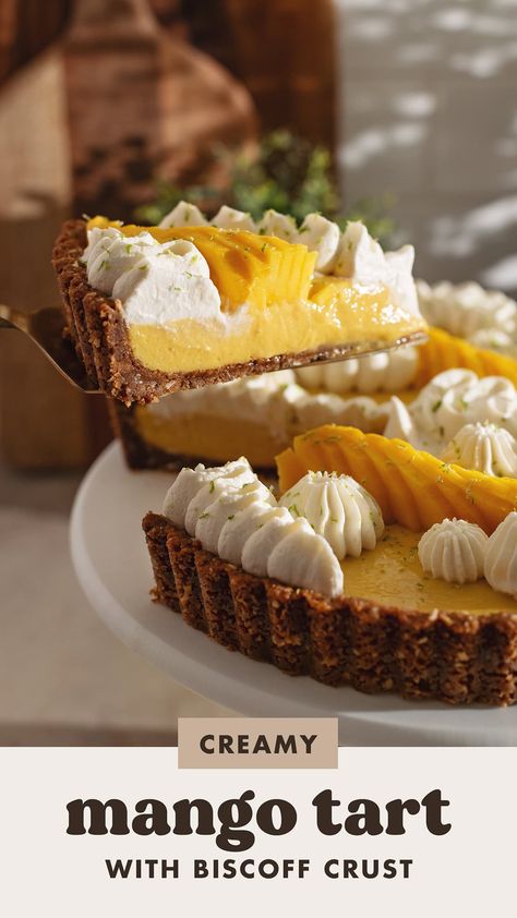 This tropical and delicious mango tart is made with a crunchy biscoff crust, creamy mango filling, and whipped cream and fresh mangoes on top. It's easy to make and perfect for mango season! #mangotart #mango #mangodessert | teakandthyme.com Dessert With Mango, Mango Desert, Mango Pie Recipe, Mango Filling, Biscoff Crust, Baking Studio, Mango Curd, Mango Desserts, Mango Pie