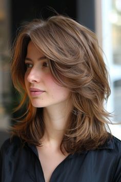 Layering Haircut For Medium Hair, Haircuts To Give Volume Long Hair, Medium Size Hairstyles, Medium Length Hair With Layers Volume, Medium To Short Layered Haircuts, Hair Styles Layers Medium, Haircut Inspo Short Layered, Medium Volume Haircut, Haircuts Medium Hair Layers